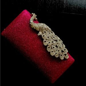 Beautiful fuchsia clutch, brand new, rhinestone peacock design. Shoulder chain!